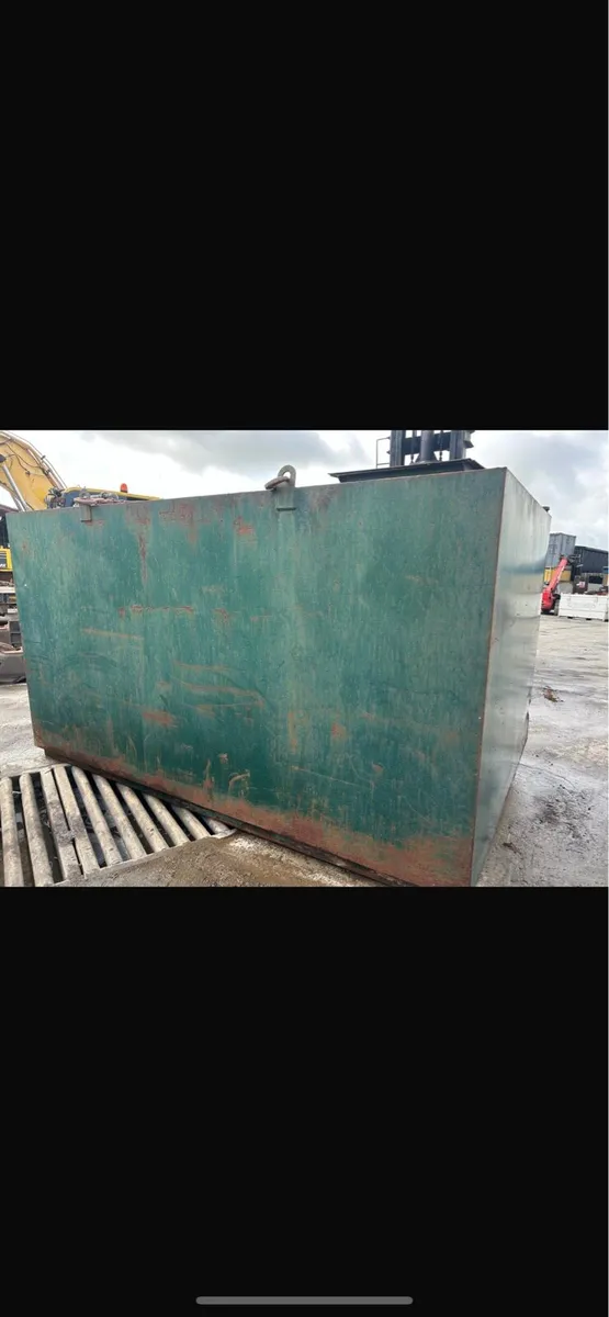 Large diesel tanks bowsers - Image 4