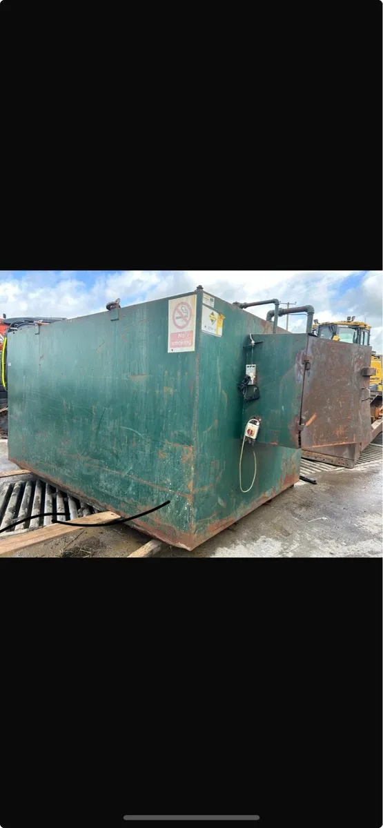 Large diesel tanks bowsers - Image 3