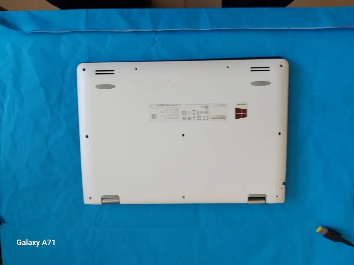 Lenovo Yoga 300, white, Intel Pentium CPU N3710 1. - Image 4