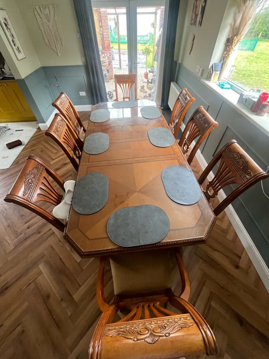 Table and 8 chairs - Image 2