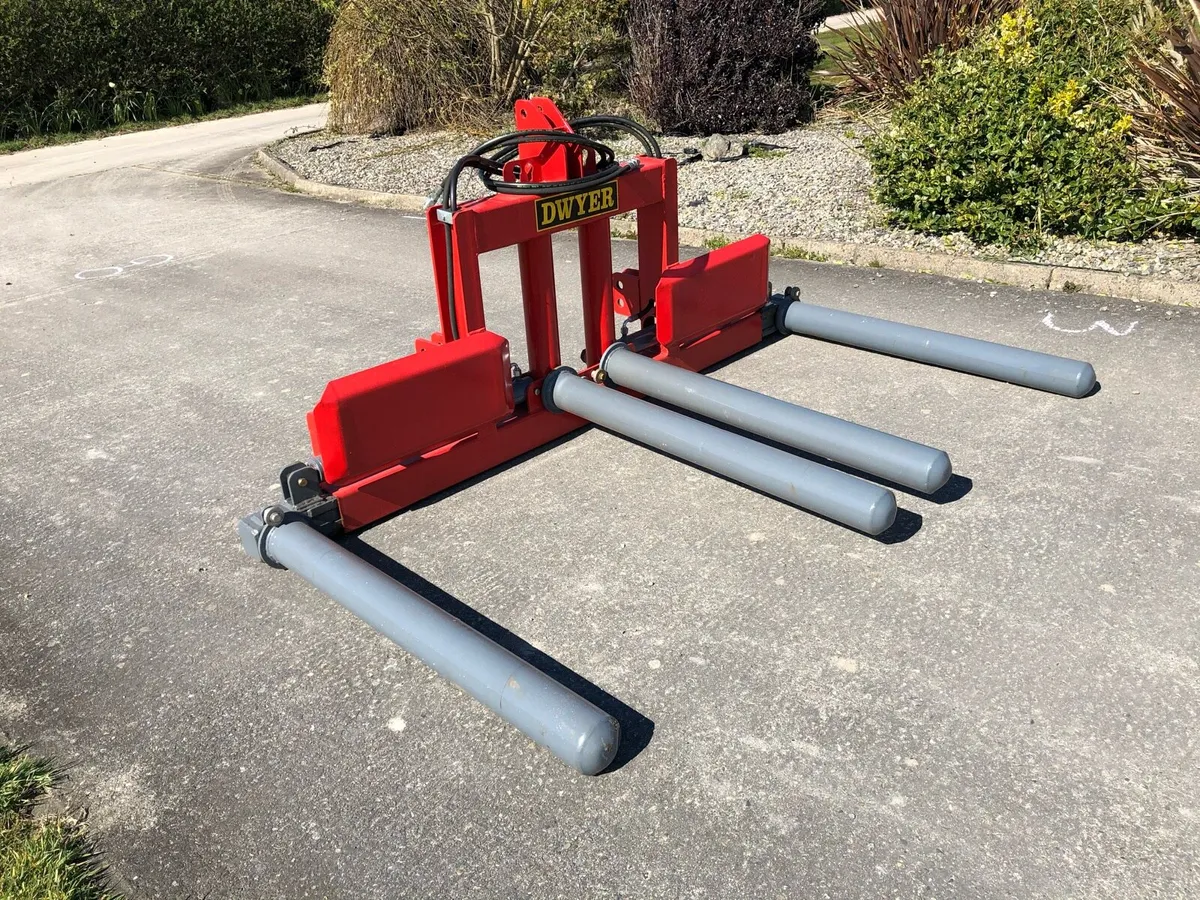 Bale handlers - Image 1