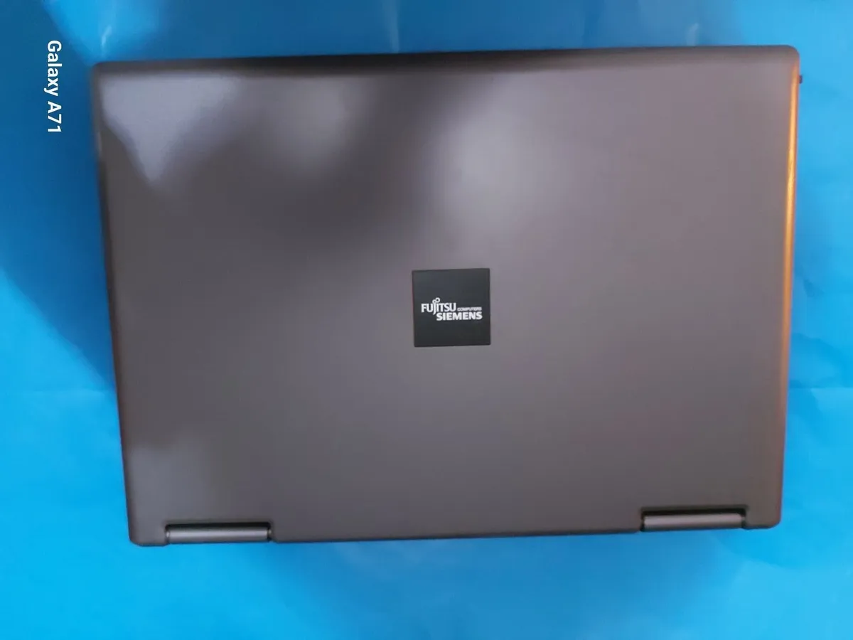 Fujitsu Siemens Esprimo Mobile Laptop, Windows XP, - Image 3