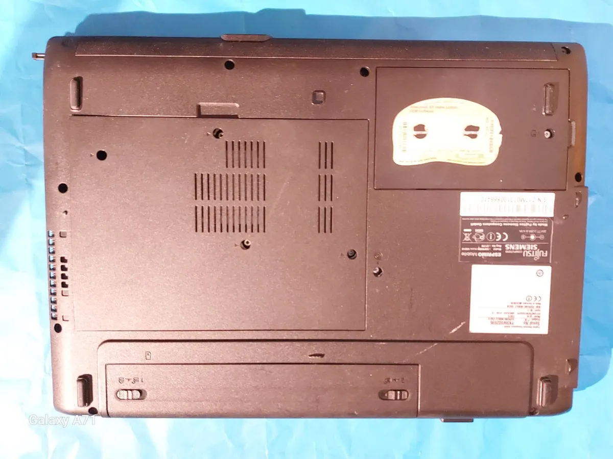 Fujitsu Siemens Esprimo Mobile Laptop, Windows XP, - Image 4