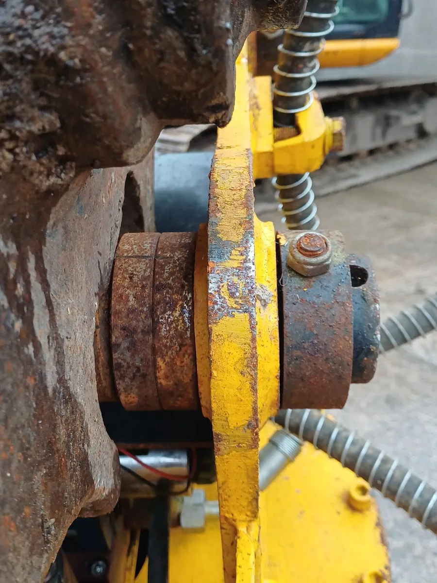 Rotating Excavator Hitch 360⁰ - Image 4