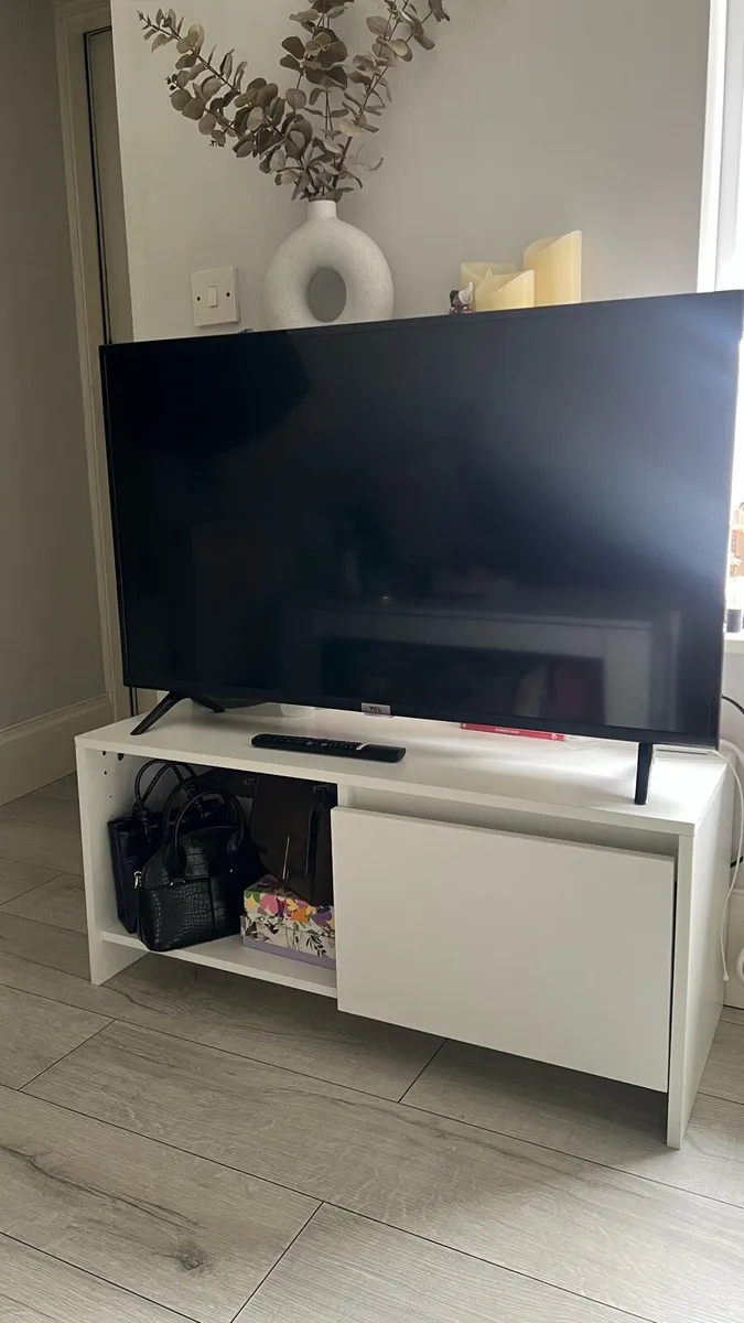 TV stand - Image 2