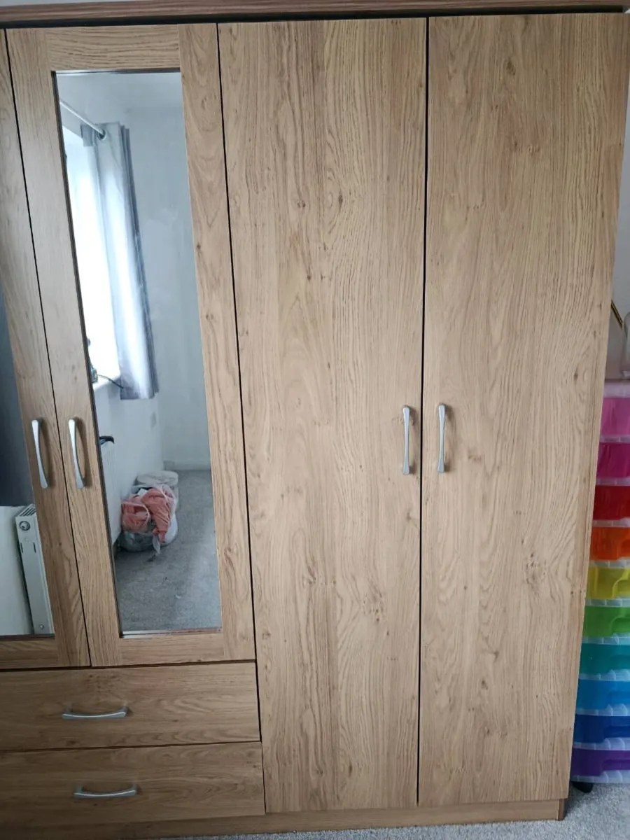 Beautiful 4 door wardrobe (Oak Effect) - Image 2