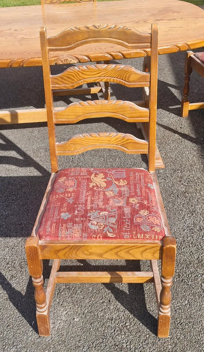 SOLID PINE TABLE AND 4 CHAIRS - Image 3