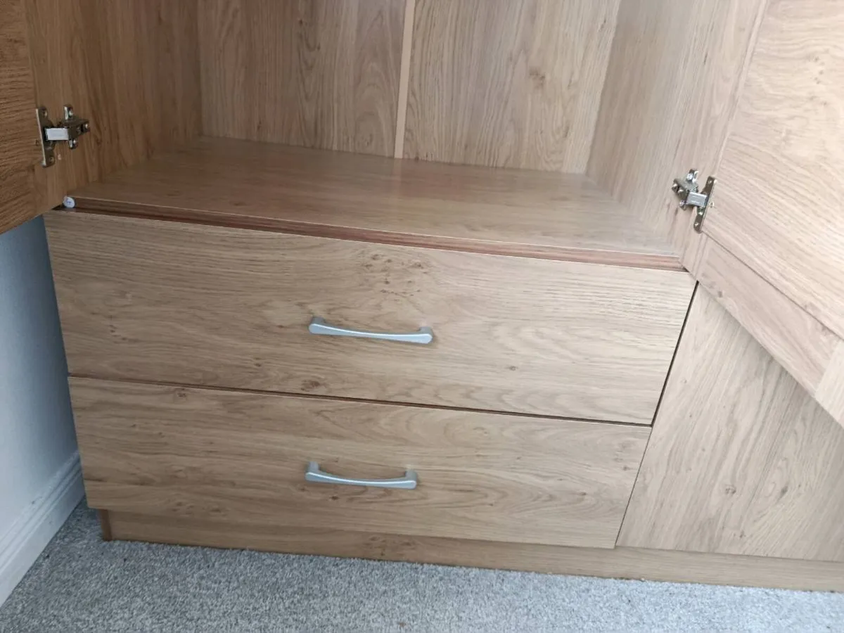 Beautiful 4 door wardrobe (Oak Effect) - Image 4
