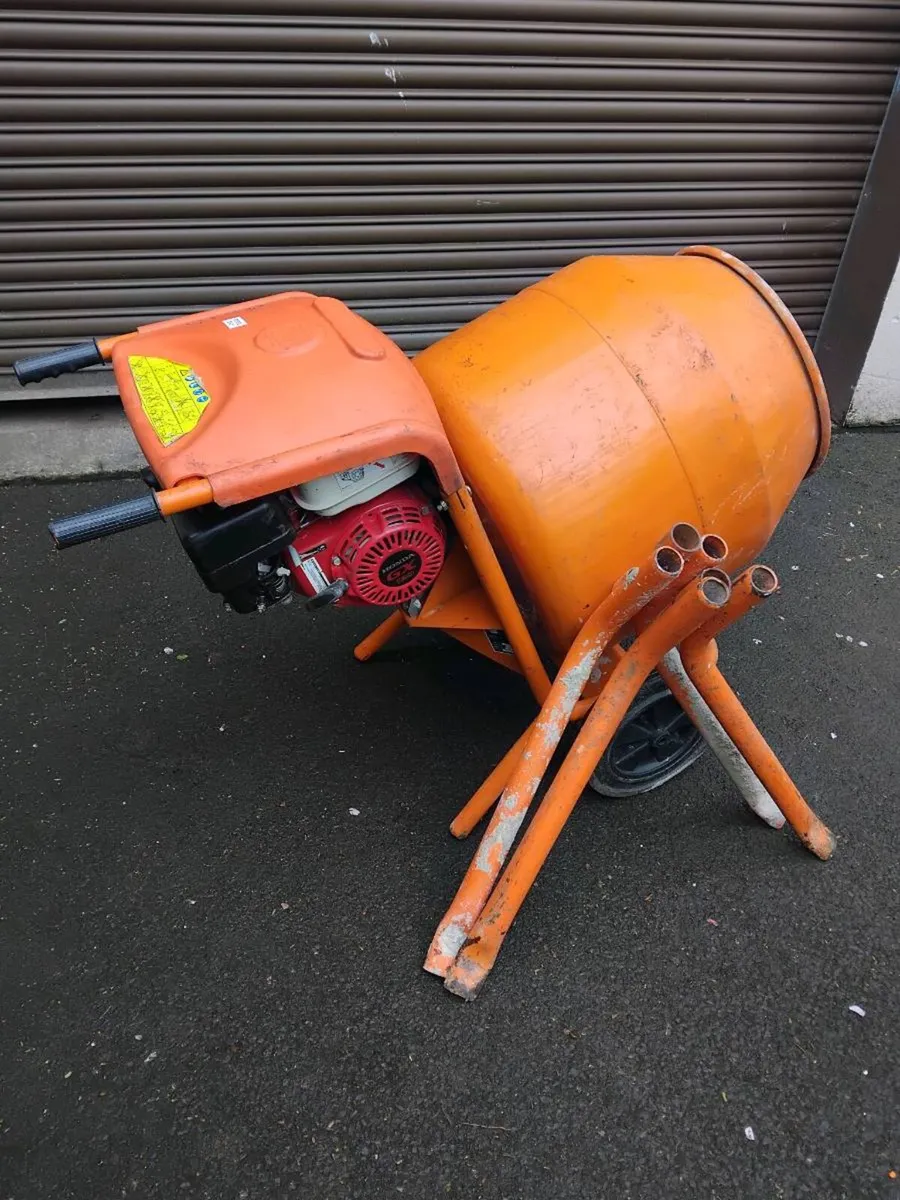 Cement mixer - Image 1