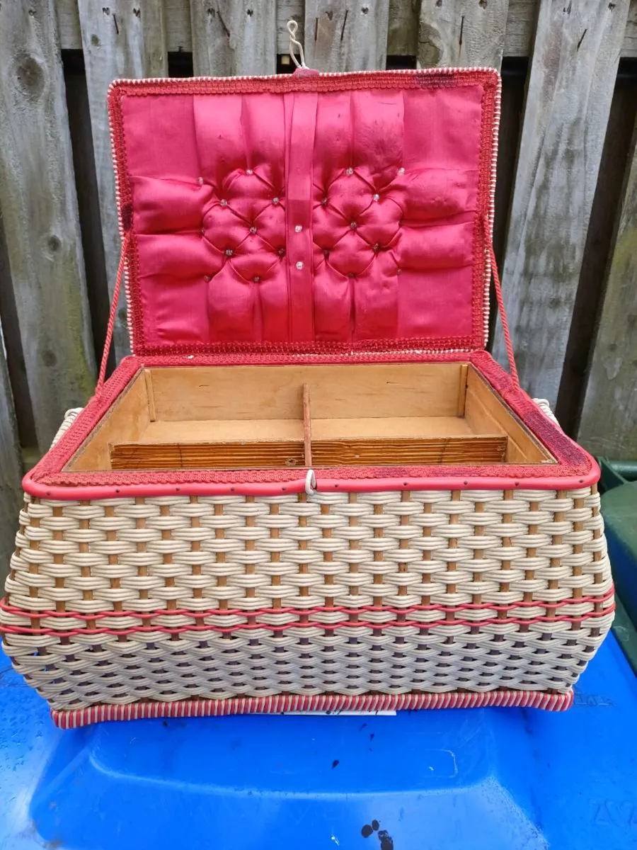 1950/60s Woven Wicker Sewing Box - Image 3