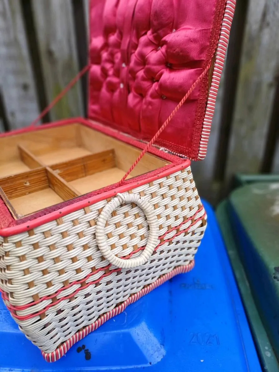 1950/60s Woven Wicker Sewing Box - Image 4