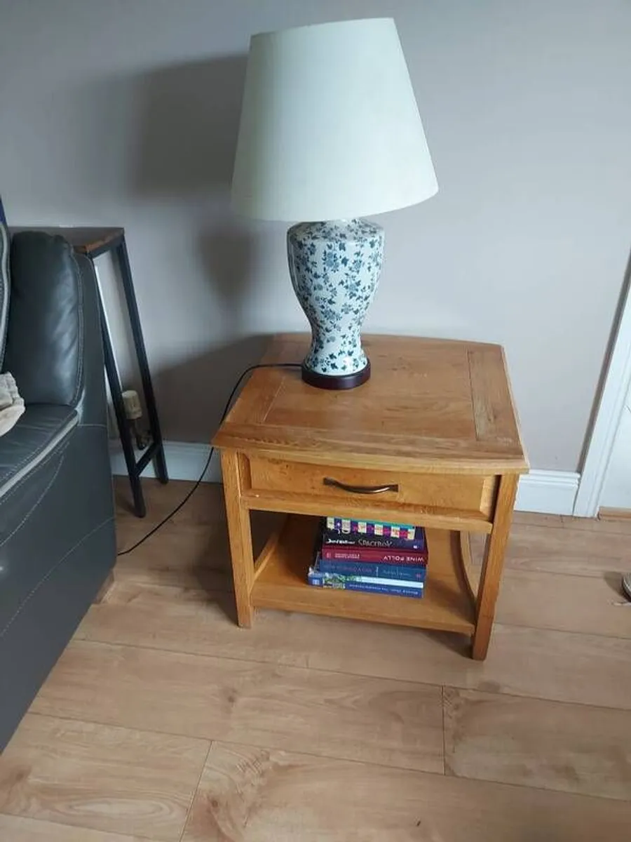 Oak TV unit with matching lamp tables - Image 2