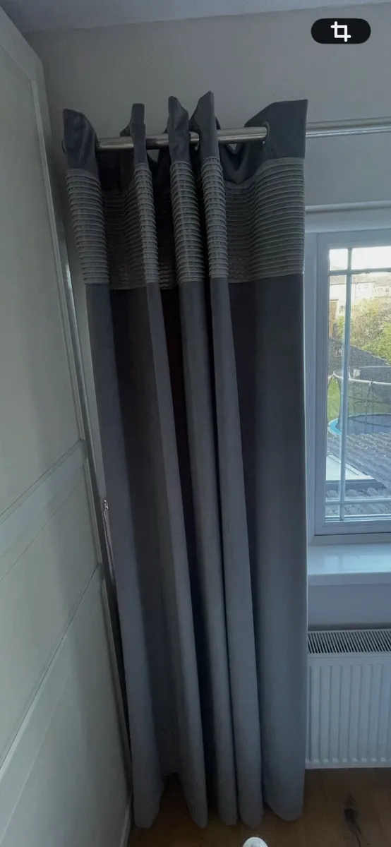 Grey velvet eyelet curtains - Image 2