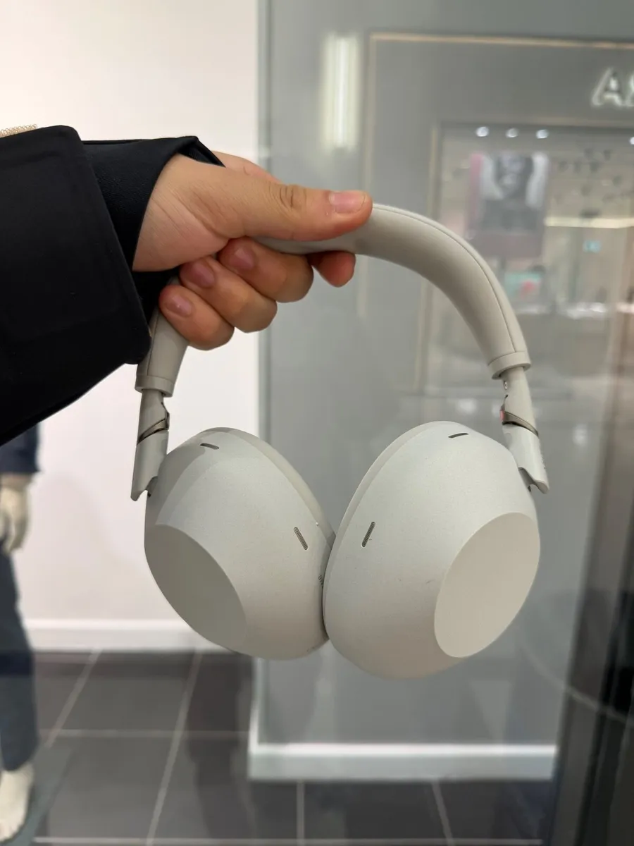 Sony headphones xm6 - Image 1