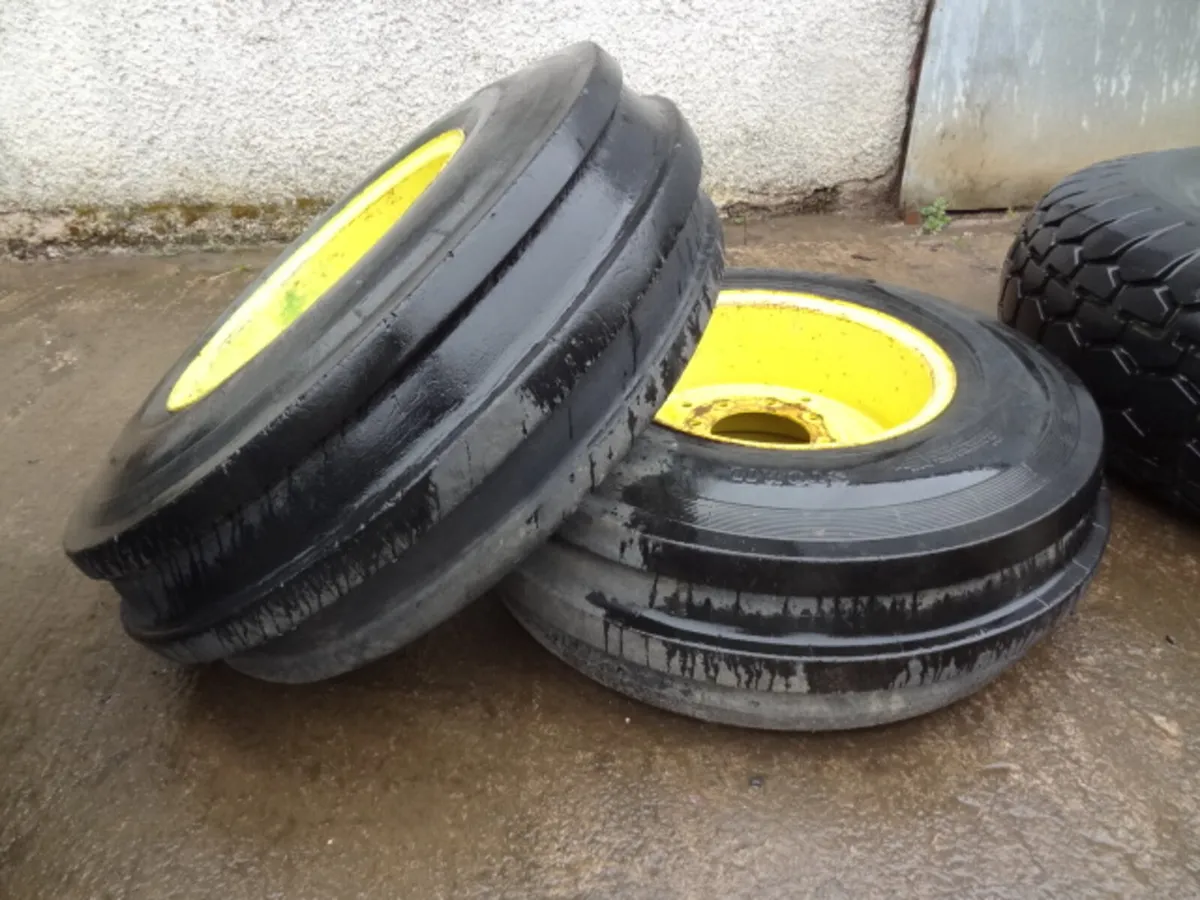 8 Stud Wheels, 12.5/80R 18 Ribbed Tyres - Image 3