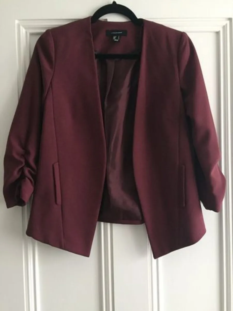 Burgundy or wine-colored ruched-sleeve blazer,: 8