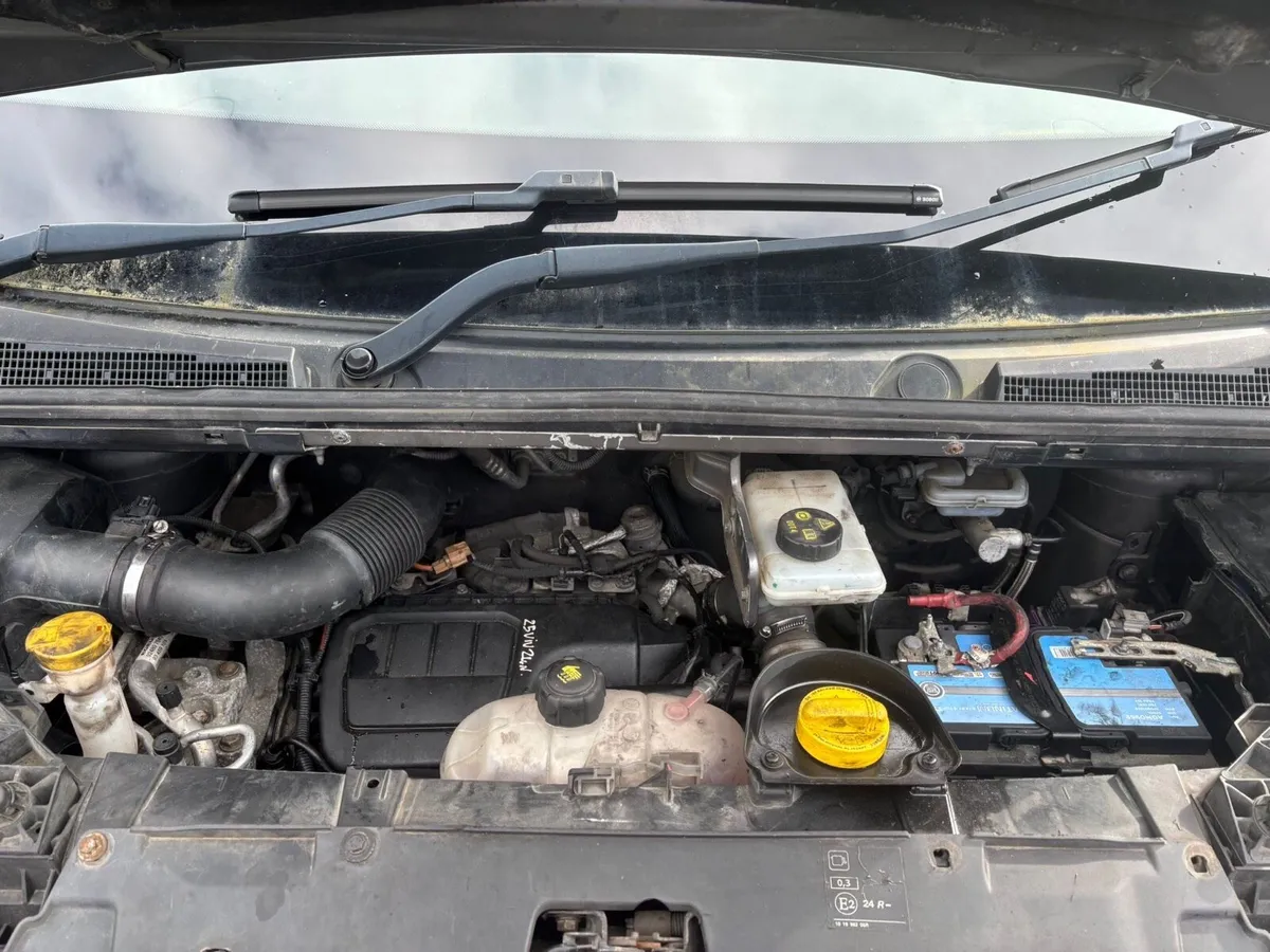 Renault traffic crew cab - Image 4