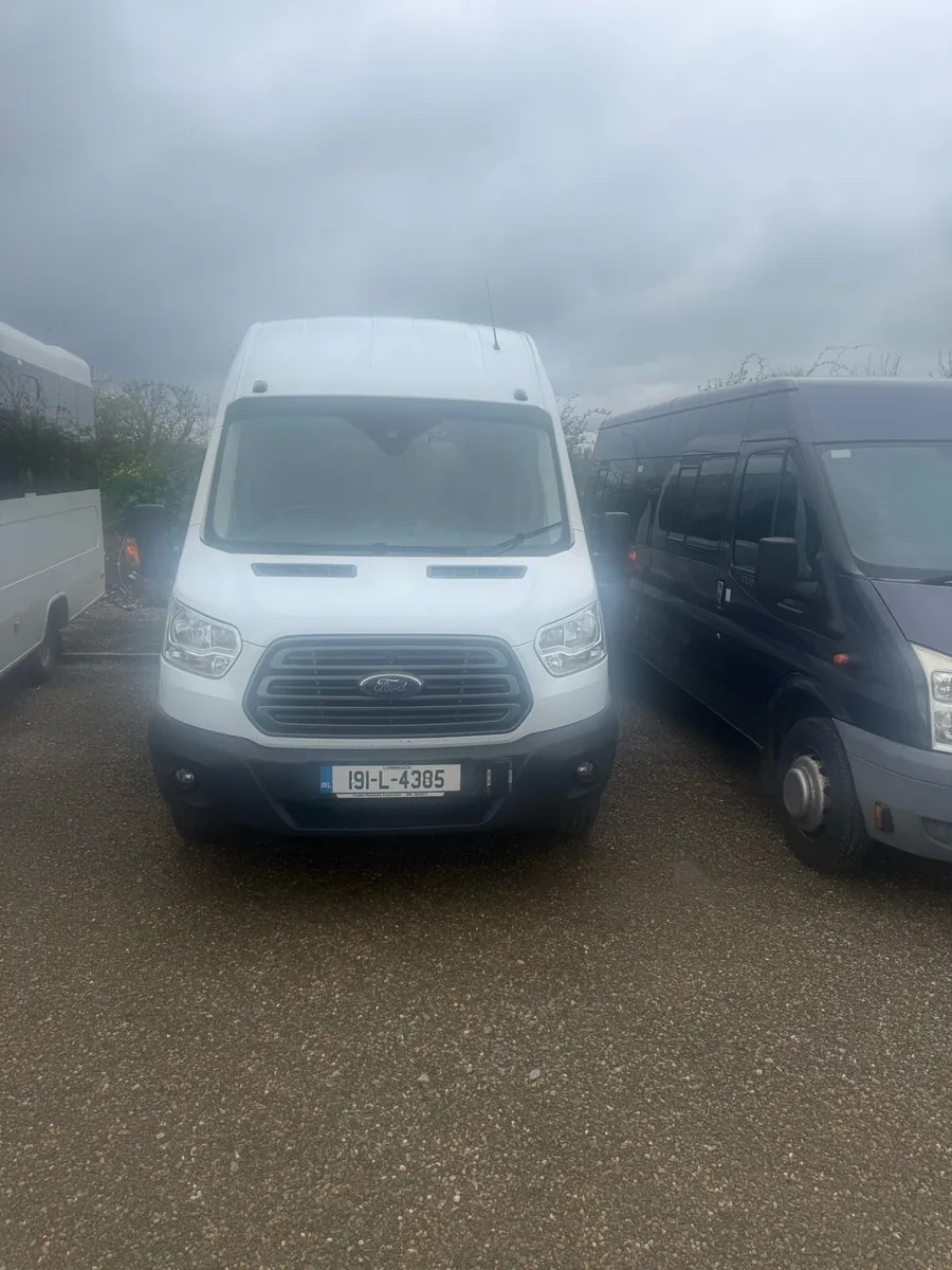 Buses & coaches - Image 1