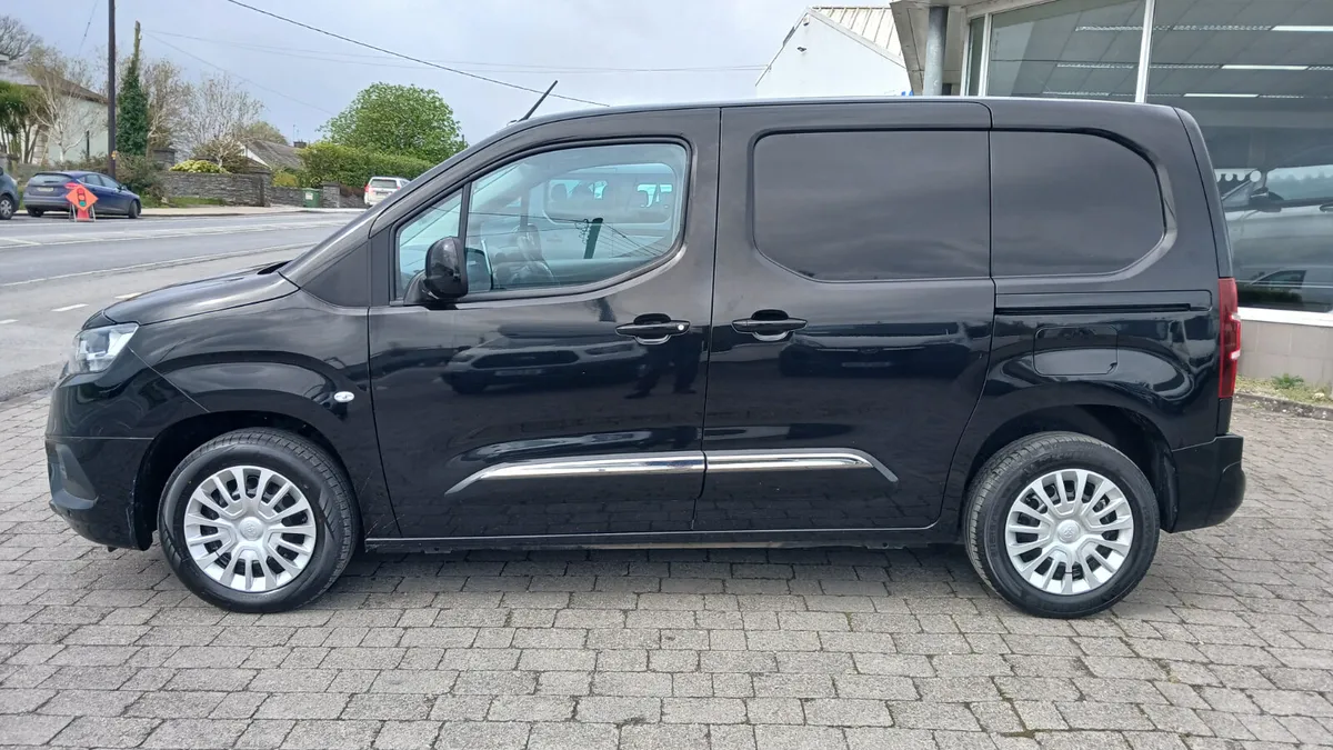 232 Toyota Proace City,high spec,immaculate,24k km - Image 3