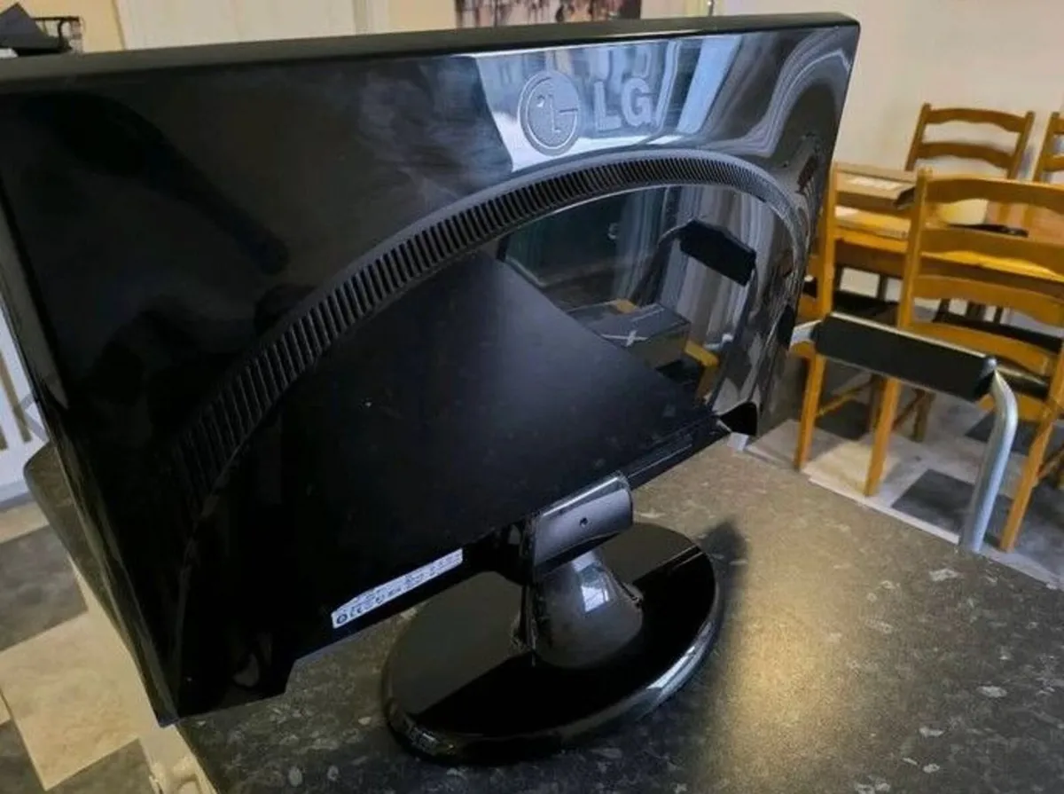 Samsung 24" LCD Monitor - Image 3