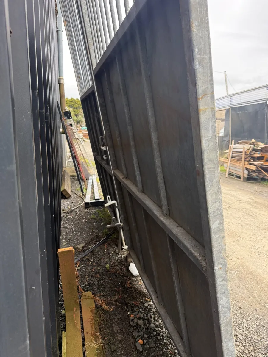 Large industrial gates - Image 2