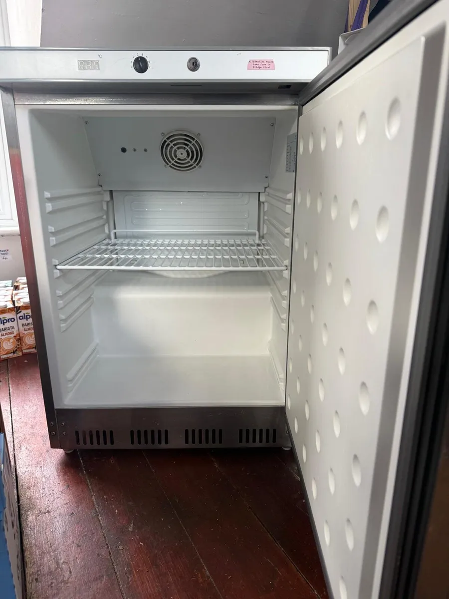 Undercounter fridge - Image 2