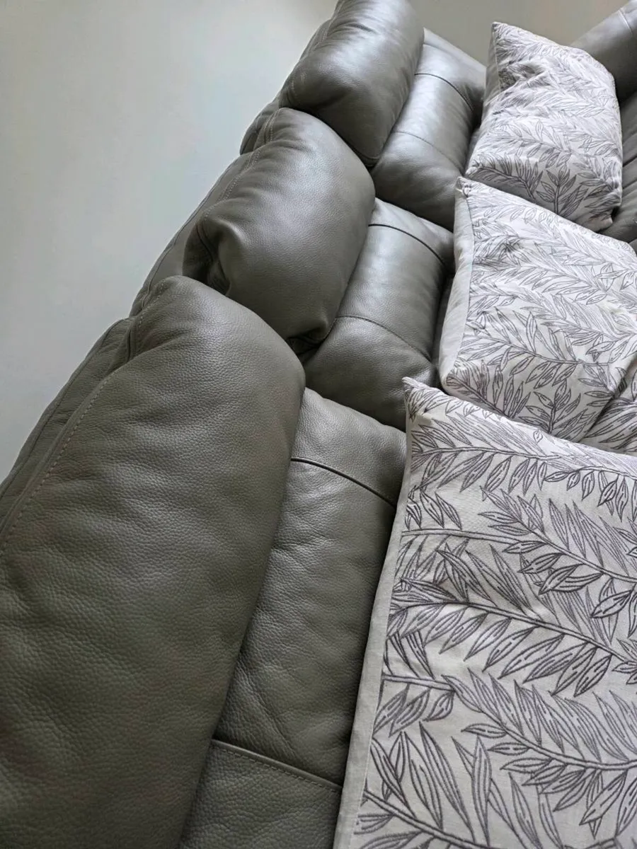 Real Italian Leather Suite - Image 4