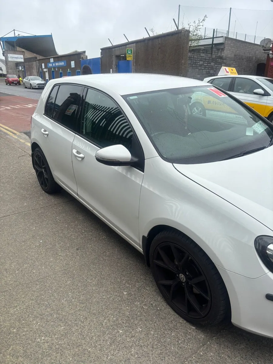 White Volkswagen Golf 2013 Car - Image 4