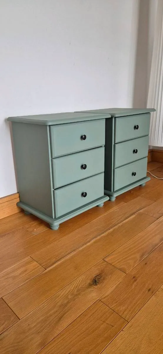 Pair of Bedside Drawers - Image 1