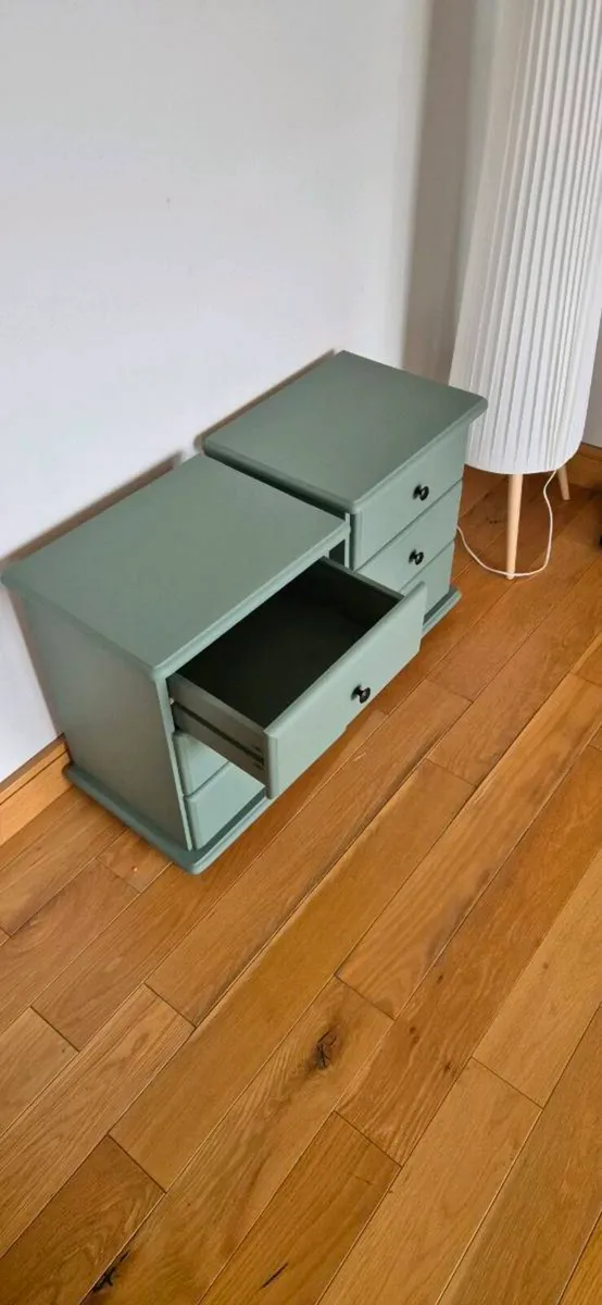 Pair of Bedside Drawers - Image 3