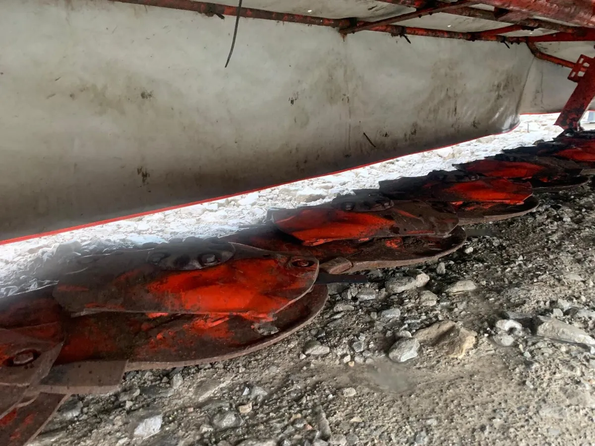 KUHN GMD 4411F DISC MOWER - Image 2