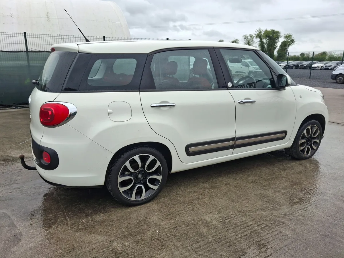 152 Fiat 500 7 seater 1.3 Diesel..Light Damage - Image 3