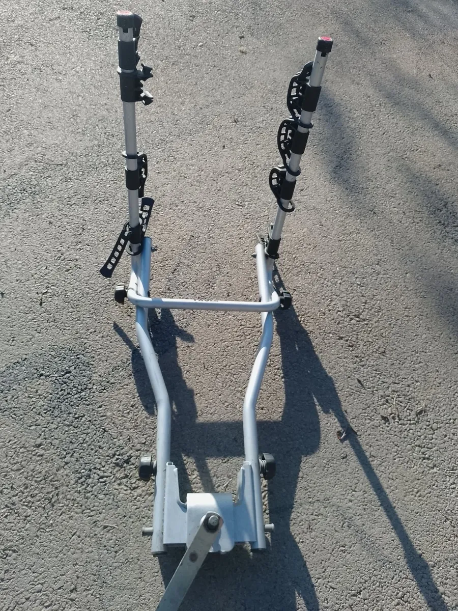 Thule bike rack, tow hitch mounted - Image 3