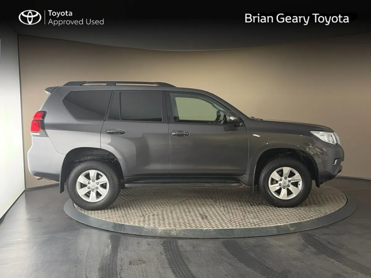 Toyota Land Cruiser LWB GC COMM - Image 3