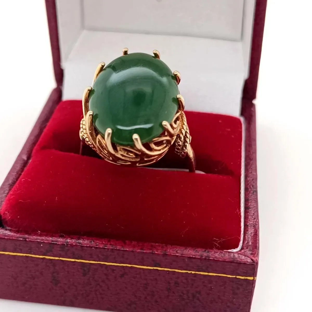 Green Jade Stone & 10k Gold Ring - Image 1