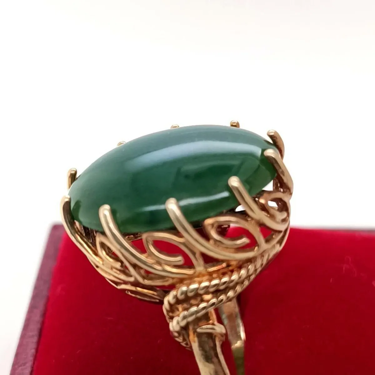 Green Jade Stone & 10k Gold Ring - Image 4