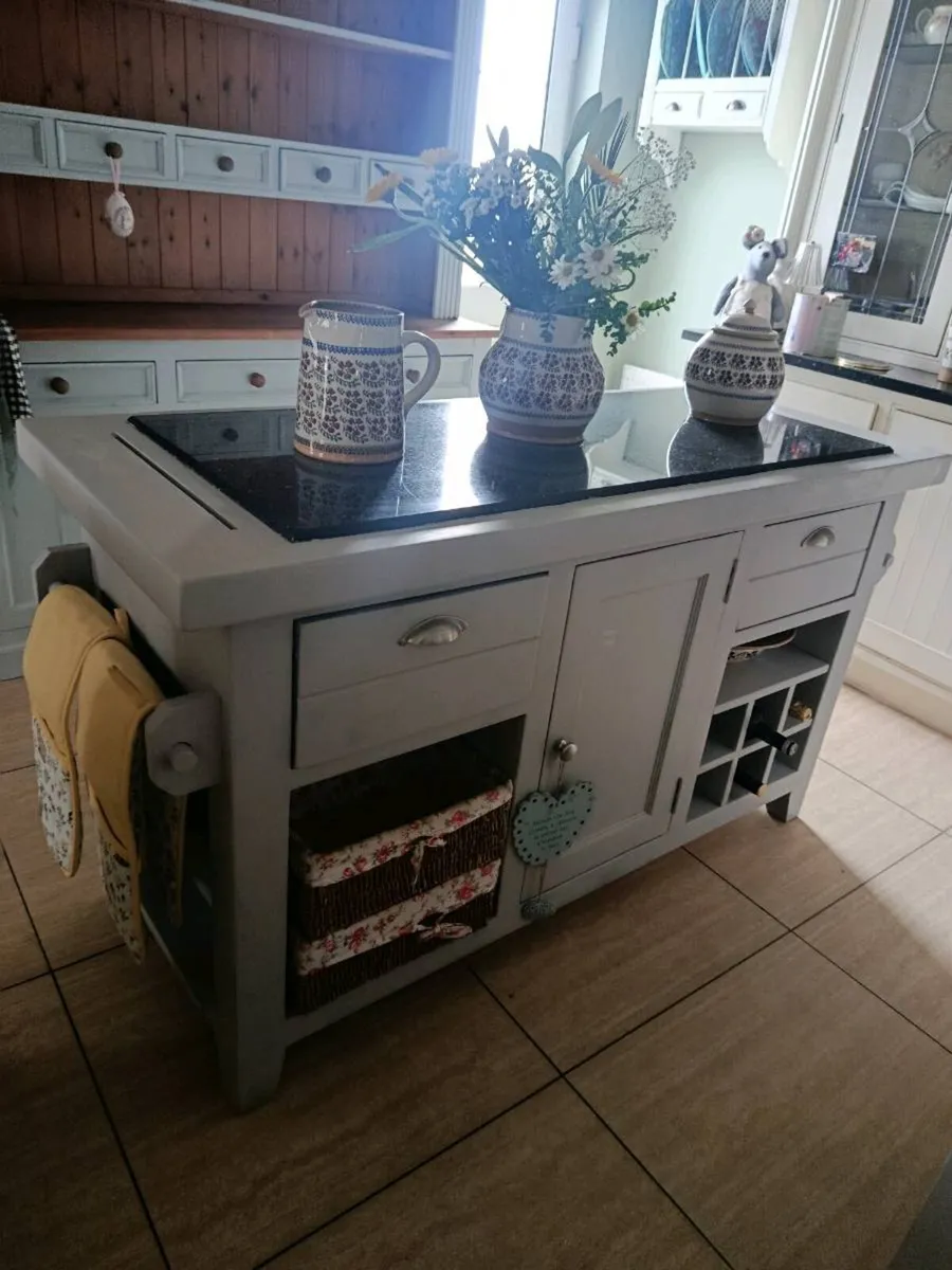 Solid kitchen island with granite top delivery arr - Image 4