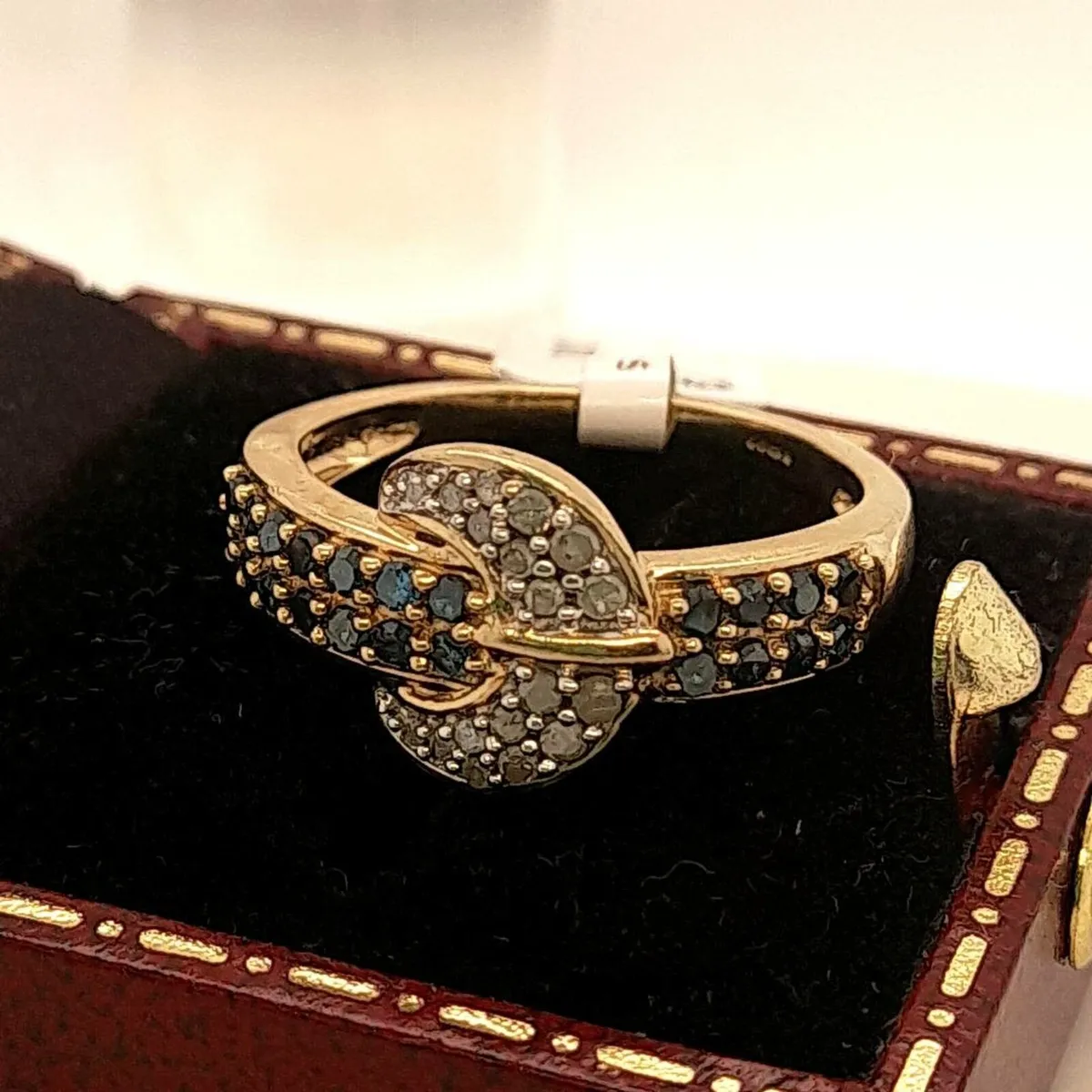 Buckle Diamonds & Blue Stones Gold Ring - Image 4