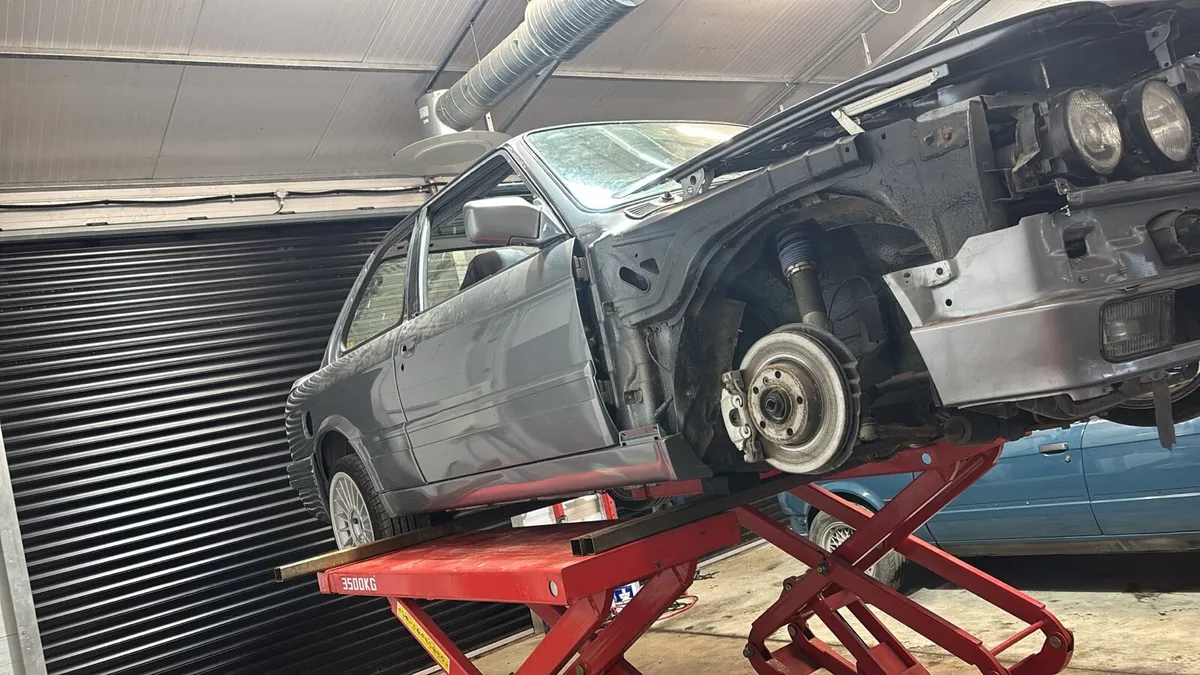 In floor lift scissor - Image 1