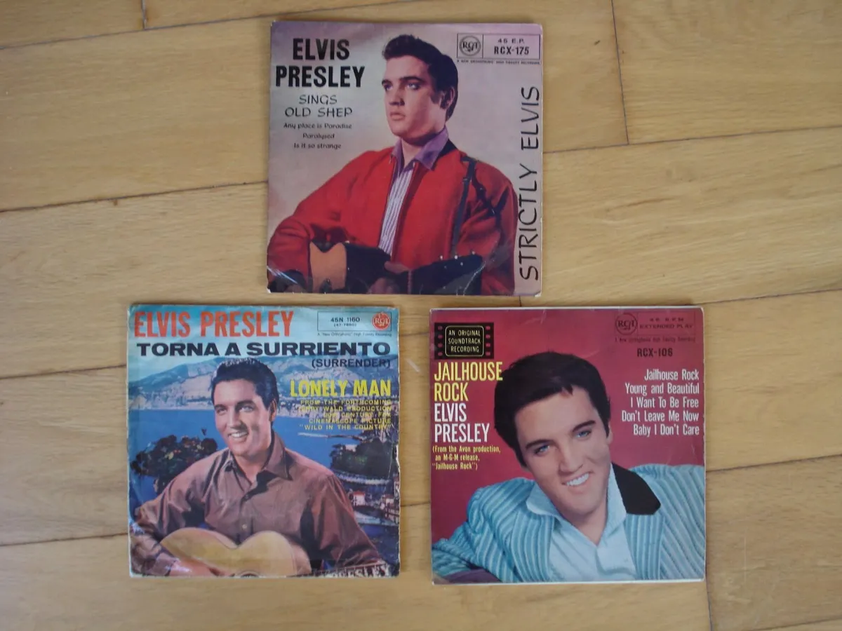 3 VINTAGE ELVIS PRESLEYM VINYL 45 EP RECORDS. - Image 1