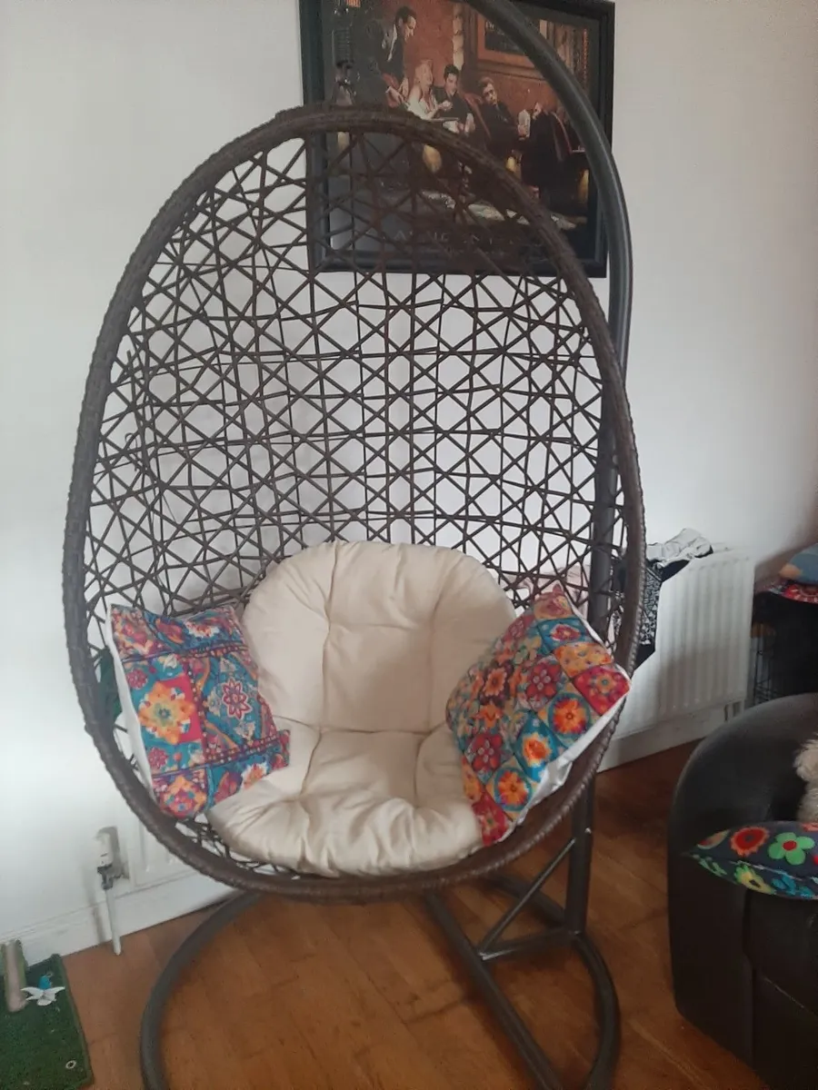 Swivel  egg swing seat