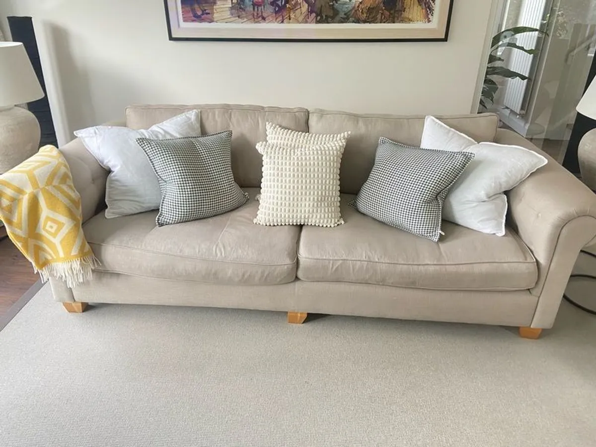 Sofa 4 seater. Large, Comfortable, 260cm - Image 3