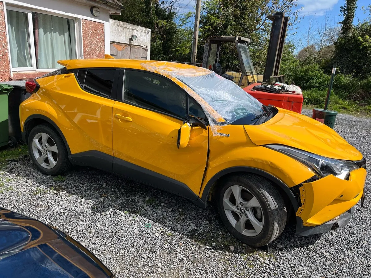 2018 Toyota C-HR auto - Image 2