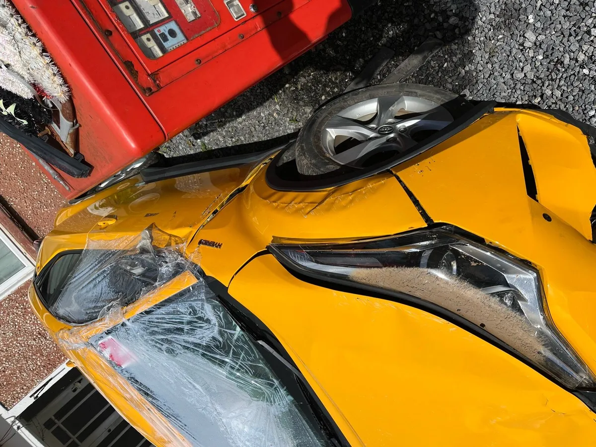 2018 Toyota C-HR auto - Image 4