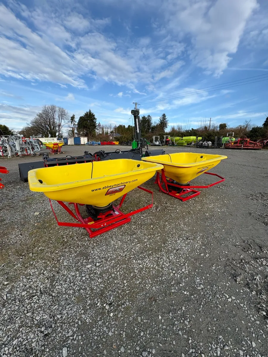 New Abbey Fertiliser Spreader PA700 - Image 3
