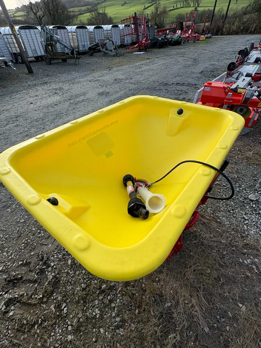 New Abbey Fertiliser Spreader PA700 - Image 2