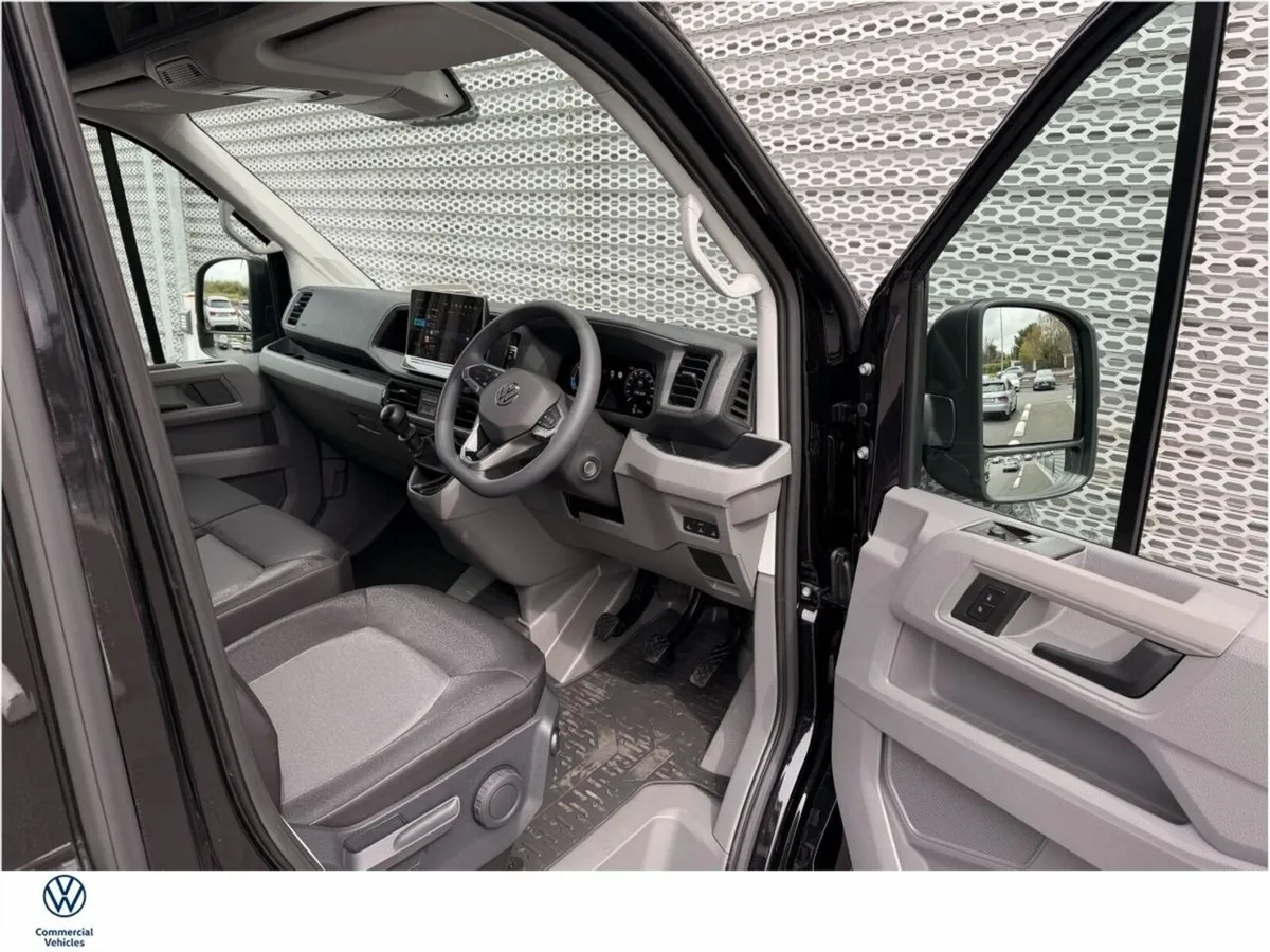 Volkswagen Crafter TRENDLINE T30 MWB HR 140HP M6F - Image 2