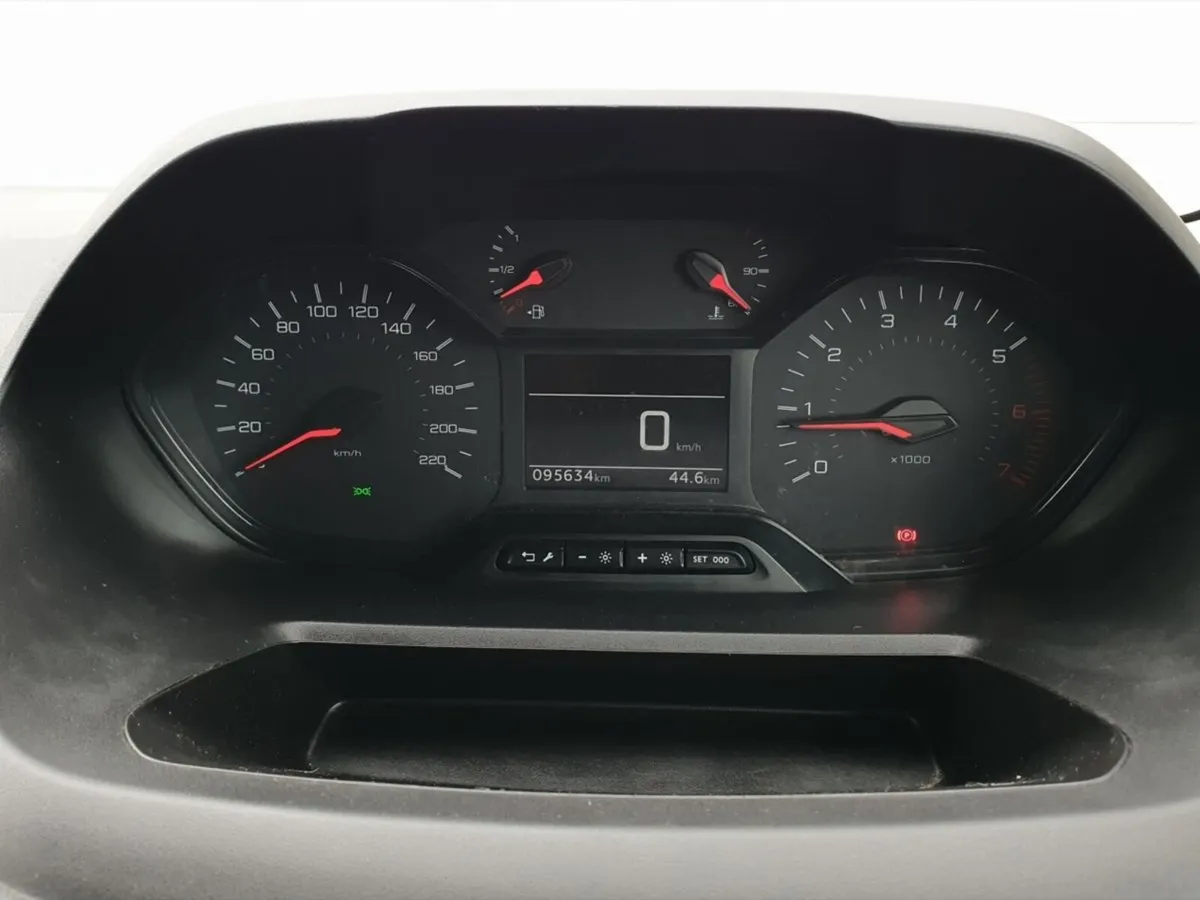 Peugeot Partner PARTNER PROFESSIONAL PLUS  1.5 *** - Image 4