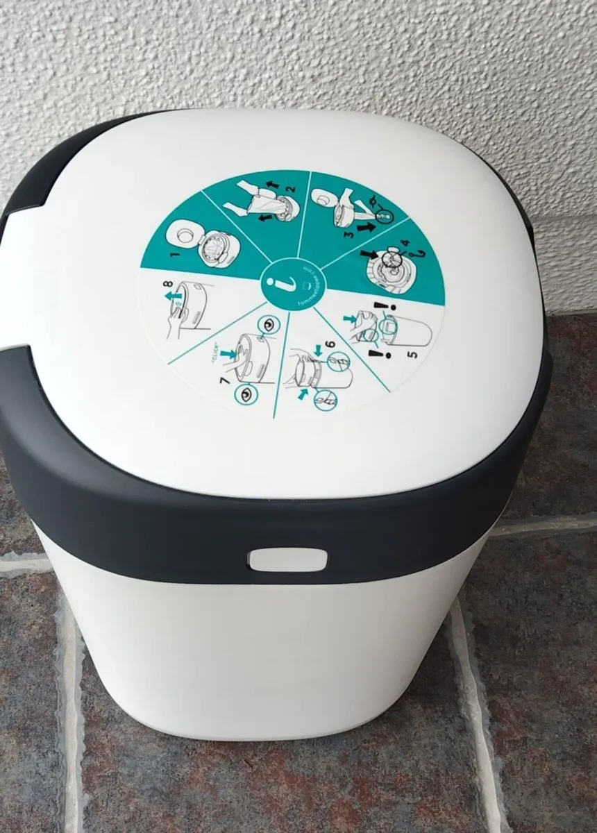 Tommee Tippee Twist & Click Advanced Nappy Bin