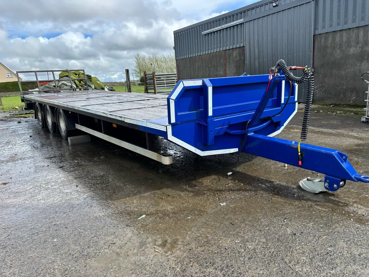 Bale trailer - Image 1